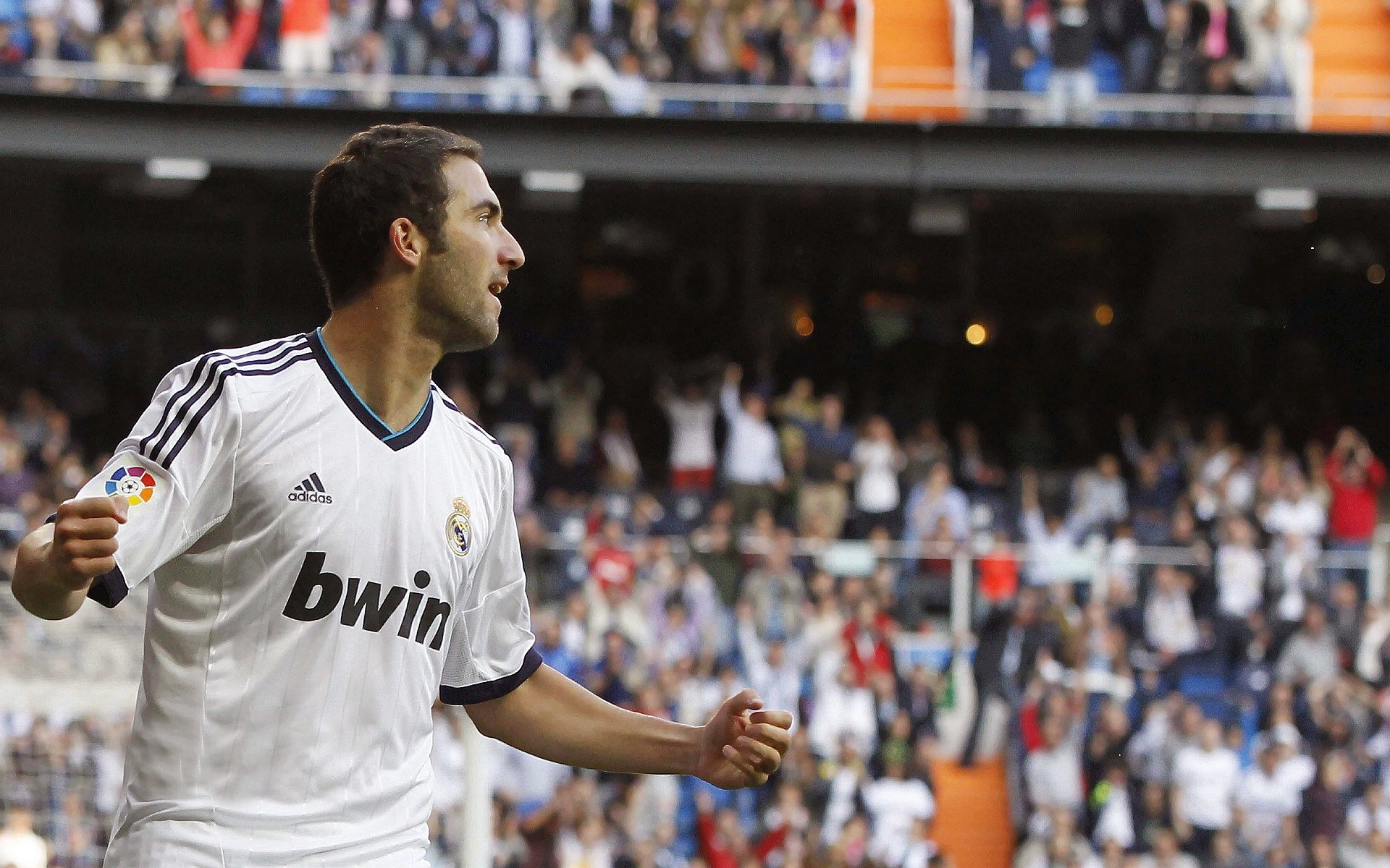 开云体育在线-史上最具争议的欧冠“判罚瞬间”，欧冠十大经典比赛